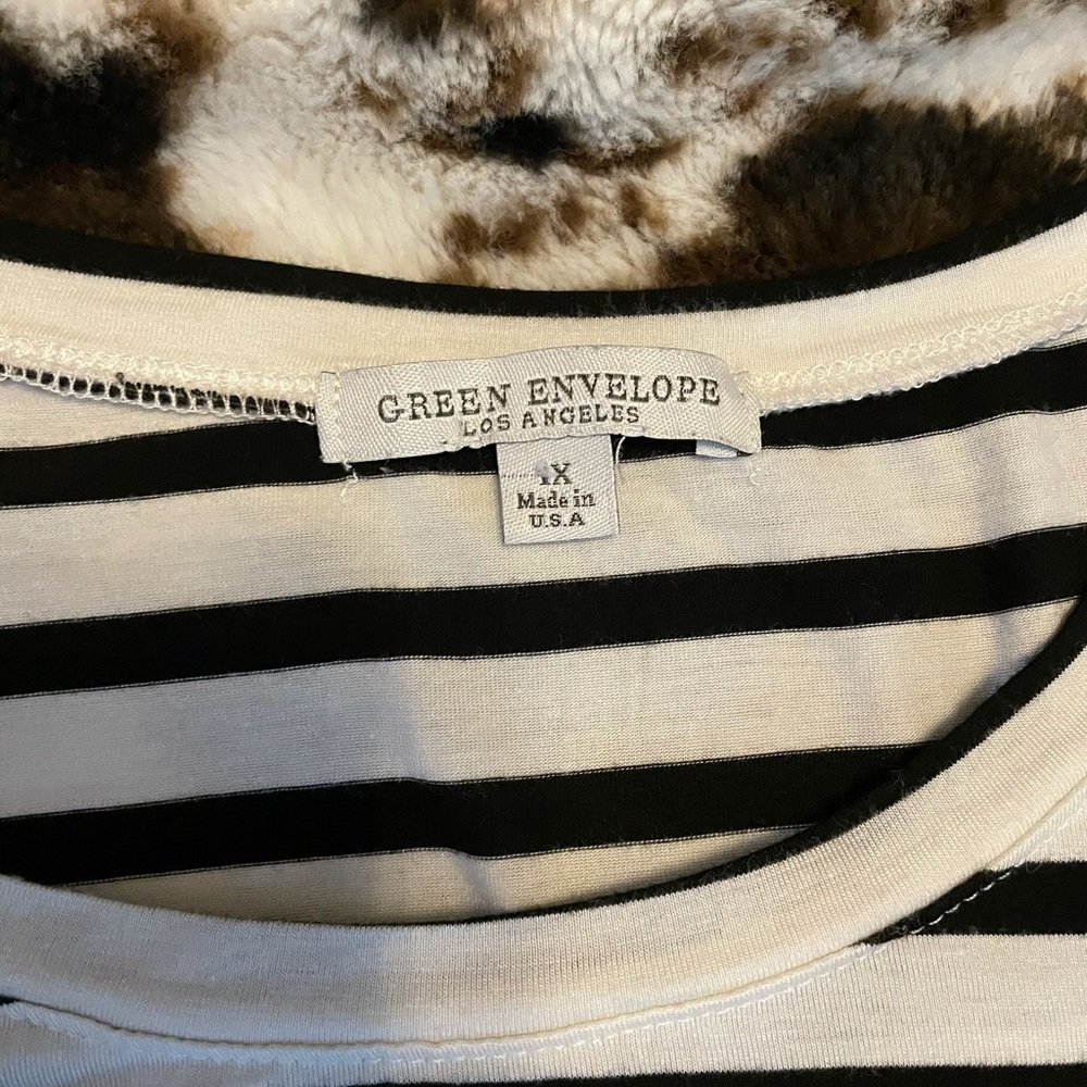 Green Envelope white and navy striped top 1X - Picture 5 of 6